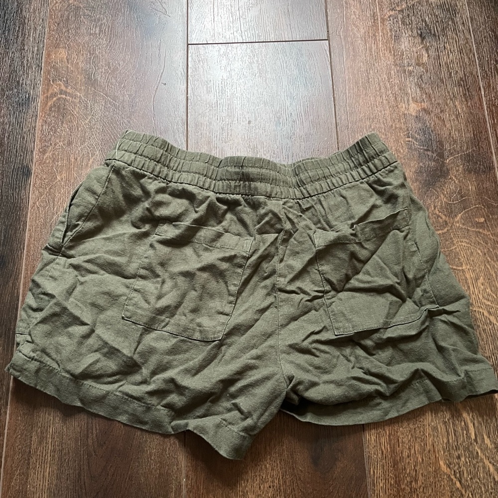 Green gap shorts